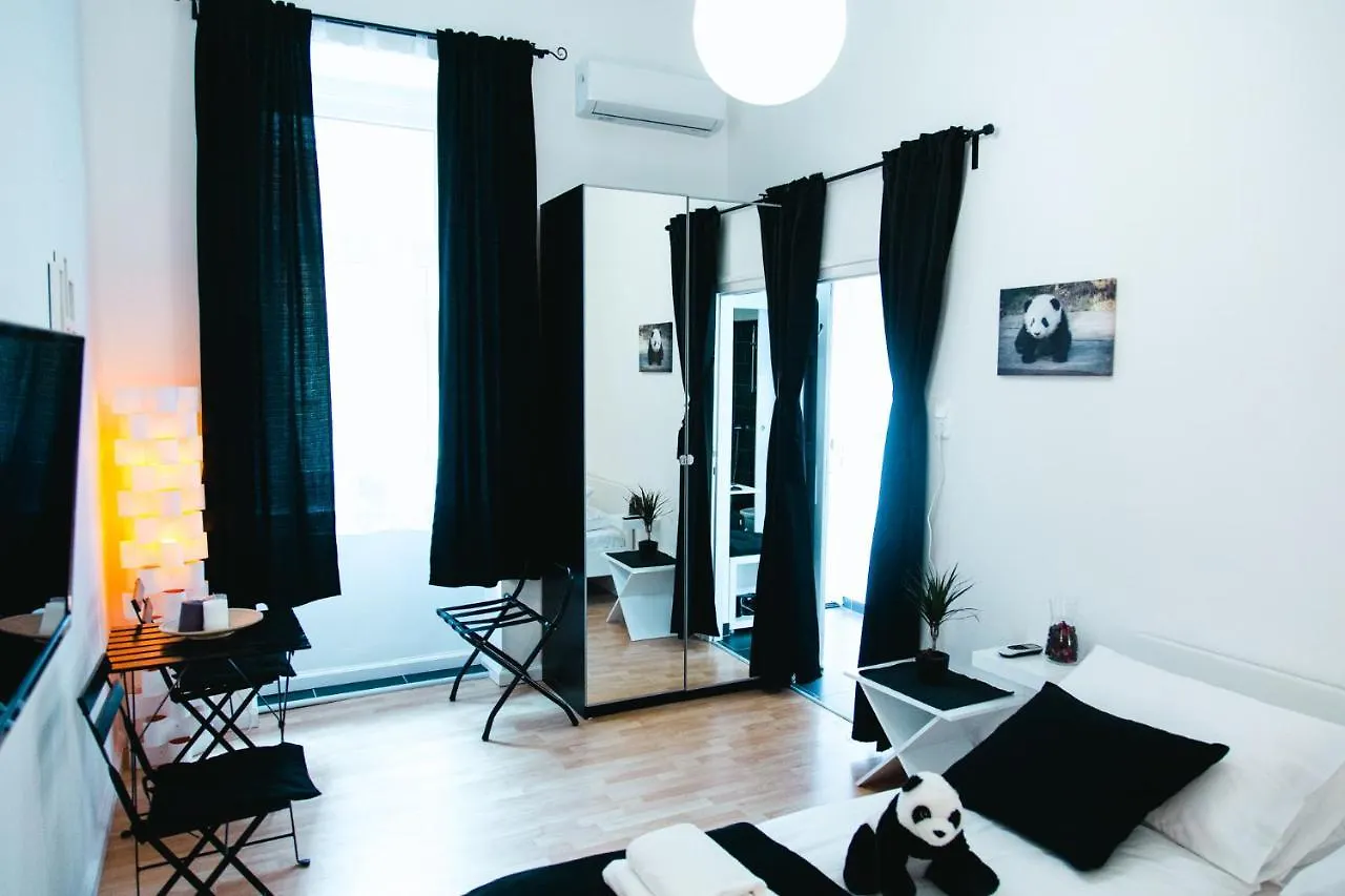 Black & White Apartment With A Gift Soft Panda Budapest 0*,